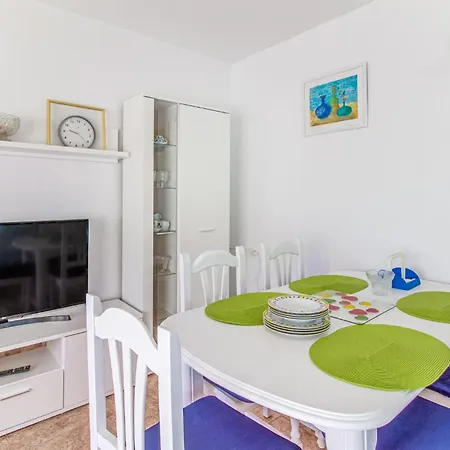 Cozy In With Kitchen Apartment